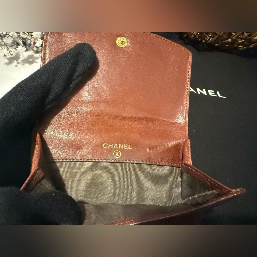 CHANEL Vintage Bi-Fold Caviar Flap Leather Wallet - Picture 9 of 16